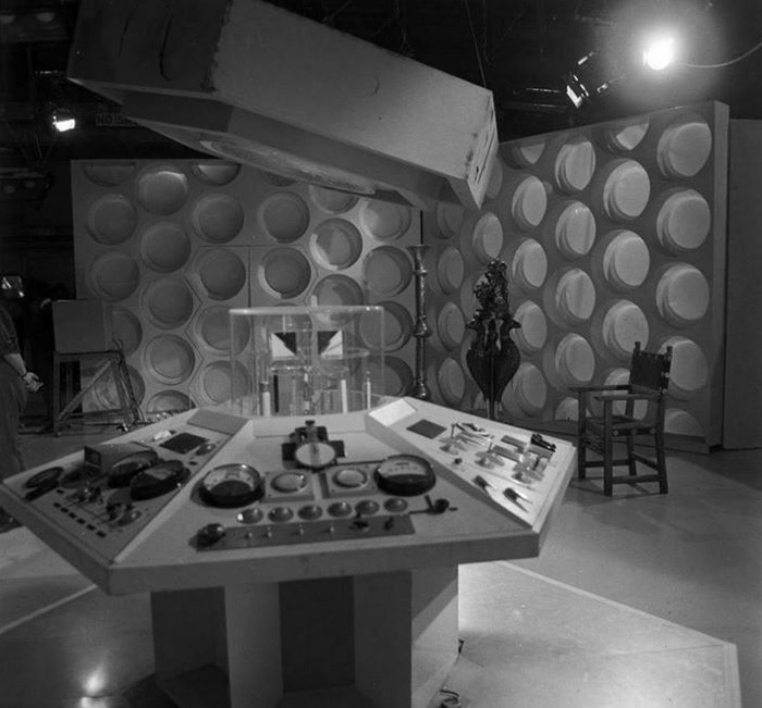 photo 1St Doctor Tardis Console