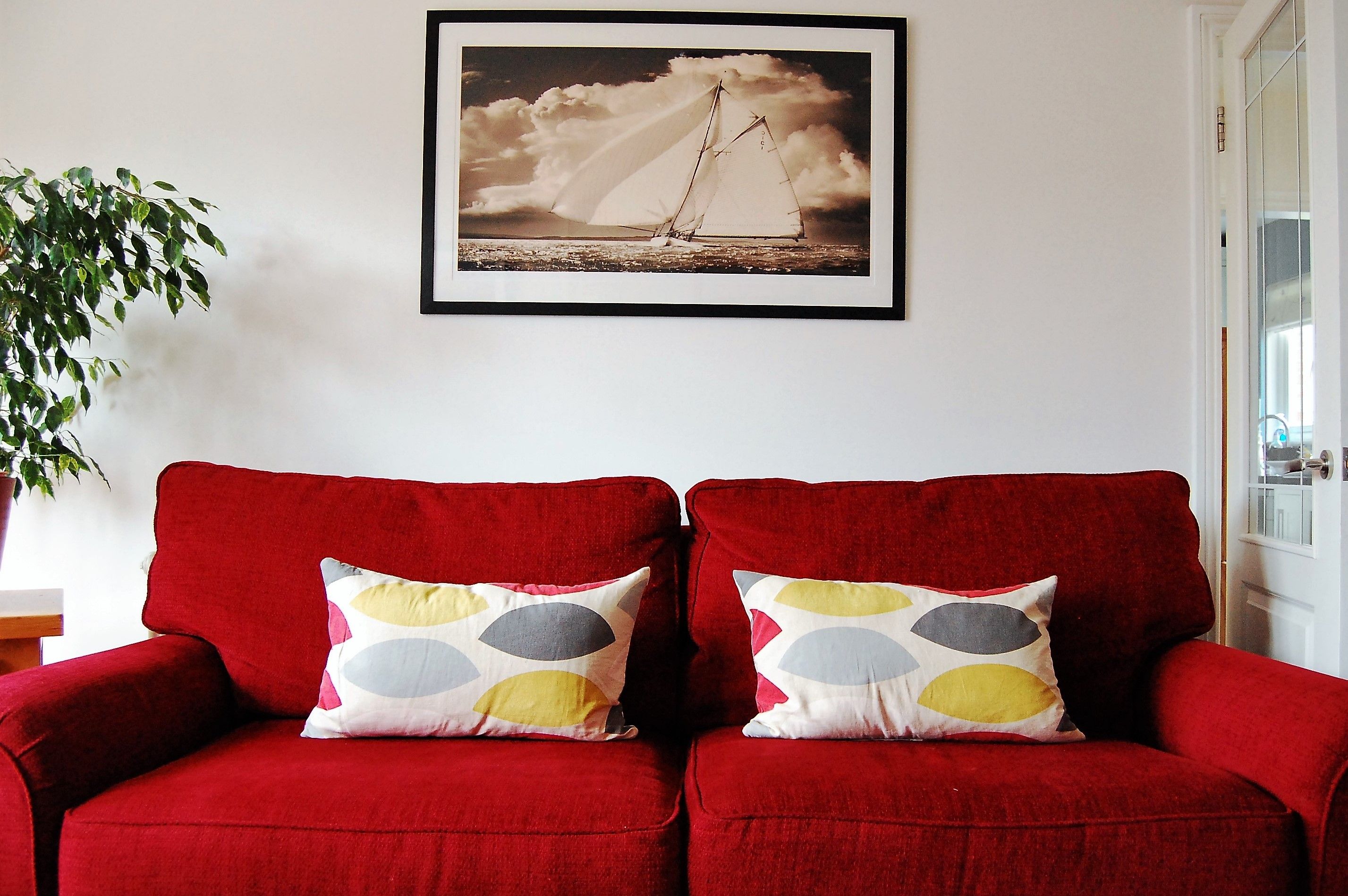 Featured image of post Decorative Pillows For Red Sofa