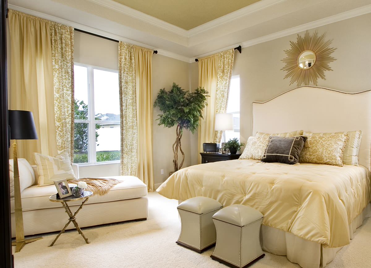 picture Gold And White Bedroom Decor Ideas