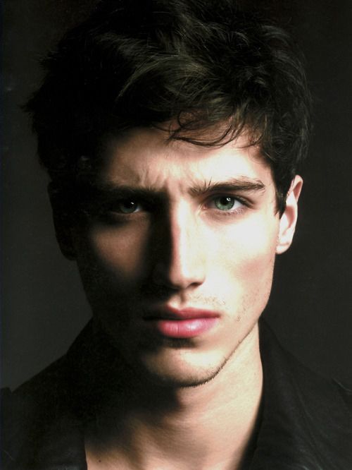 Featured image of post Male Models With Black Hair And Green Eyes