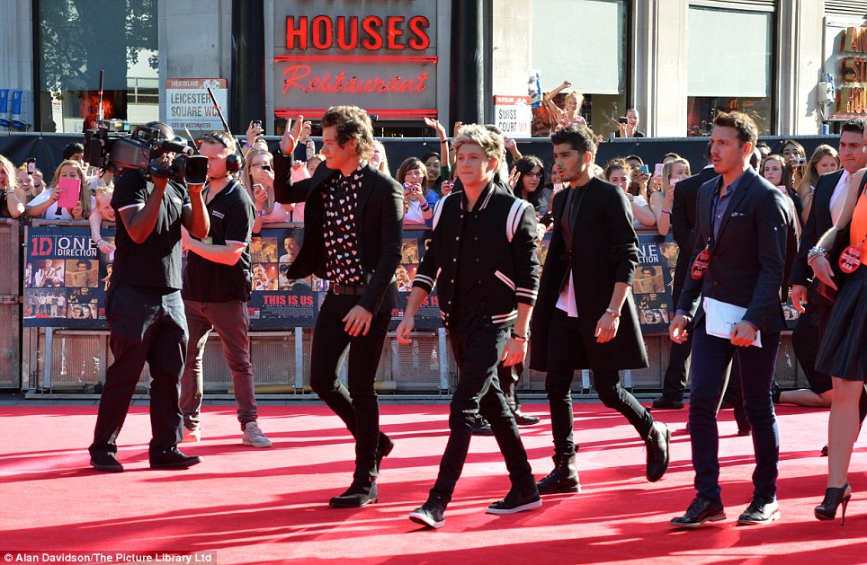 pic One Direction This Is Us Premiere Family